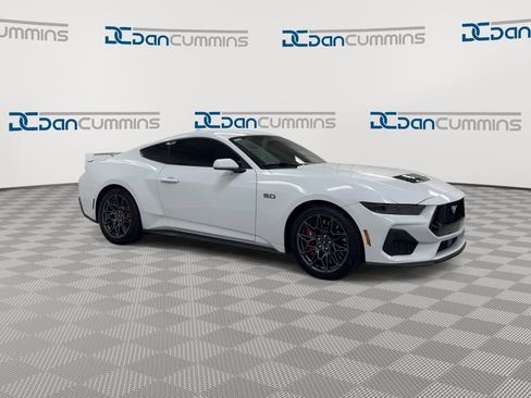 Used 2025 Ford Mustang GT Premium w/ GT Performance Package RWD image 2