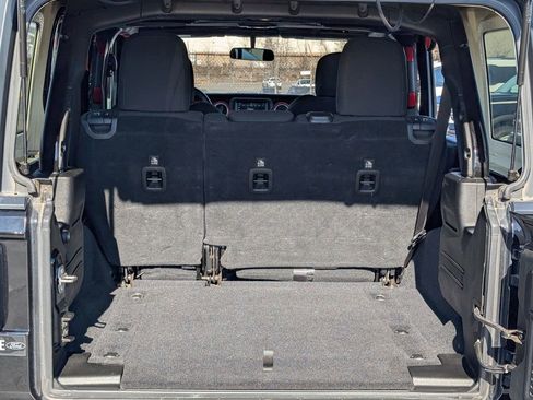 Used 2018 Jeep Wrangler Unlimited Rubicon w/ LED Lighting Group image 9