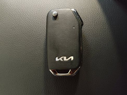 Used 2025 Kia Soul LX w/ LX Technology Package image 32