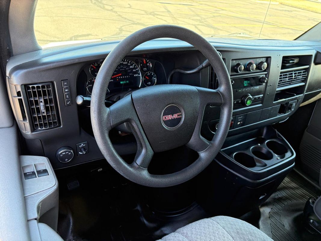 Used 2009 GMC Savana 3500 RWD image 9