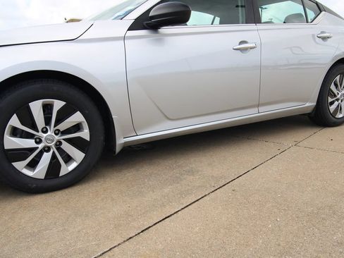 Used 2024 Nissan Altima 2.5 S FWD image 10