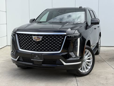 Certified 2025 Cadillac Escalade Luxury w/ LPO, Floor Liner Package AWD/4WD image 1