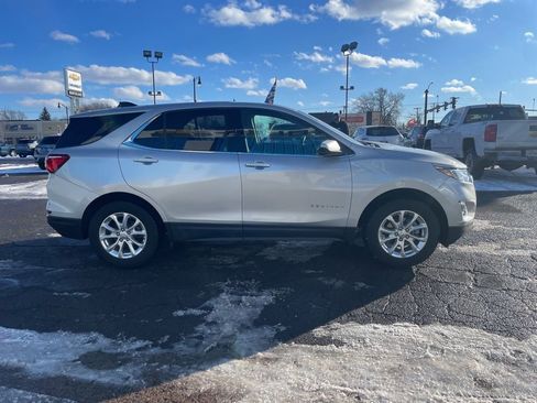 Used 2020 Chevrolet Equinox LT w/ Driver Convenience Package image 4