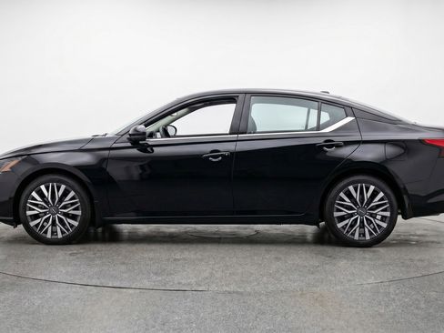 Used 2025 Nissan Altima 2.5 SV FWD image 5