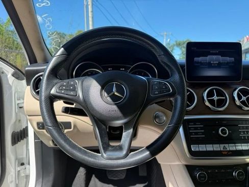 Used 2020 Mercedes-Benz GLA 250 4MATIC w/ Premium Package image 19