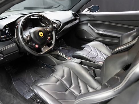 Used 2016 Ferrari 488 GTB RWD image 10