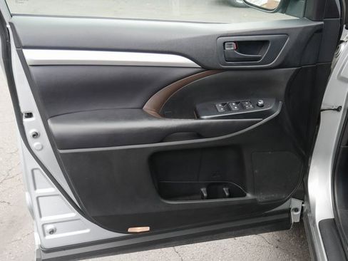 Used 2018 Toyota Highlander Plus image 12