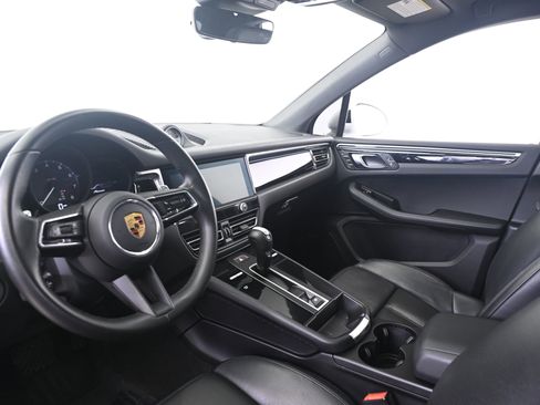 Certified 2022 Porsche Macan AWD/4WD image 28