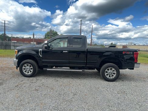 Used 2017 Ford F250 XLT w/ XLT Premium Package AWD/4WD image 3