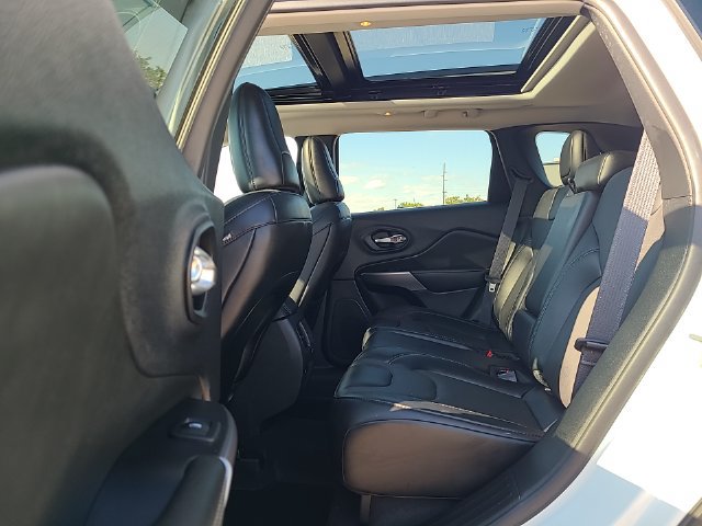 Used 2022 Jeep Cherokee Latitude Lux w/ Sun & Sound Group AWD/4WD image 26