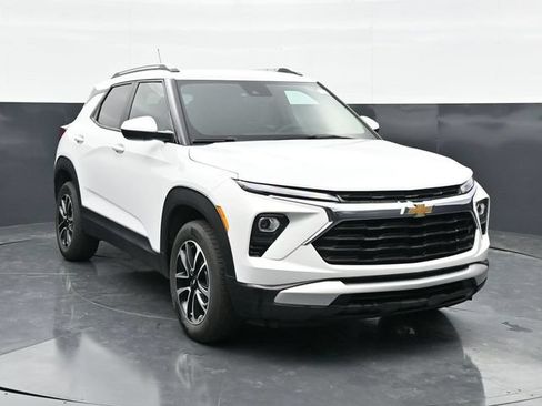 Used 2025 Chevrolet TrailBlazer LT w/ Driver Confidence Package AWD/4WD image 4