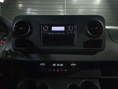 Used 2022 Mercedes-Benz Sprinter 2500 image 23