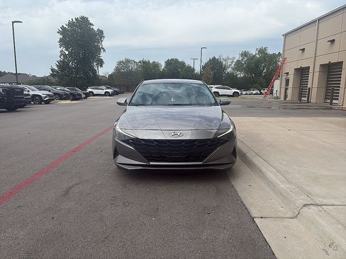 Used 2023 Hyundai Elantra SEL w/ Convenience Package FWD image 10