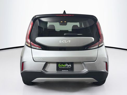 Used 2025 Kia Soul LX w/ LX Technology Package FWD image 7