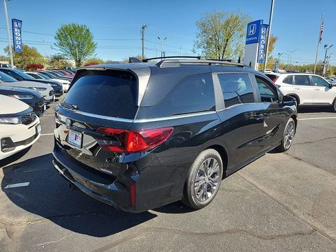 New 2026 Honda Odyssey Touring image 6