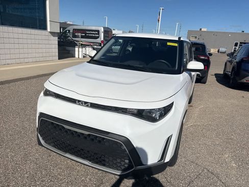 Used 2024 Kia Soul LX w/ Option Group 015 FWD image 5