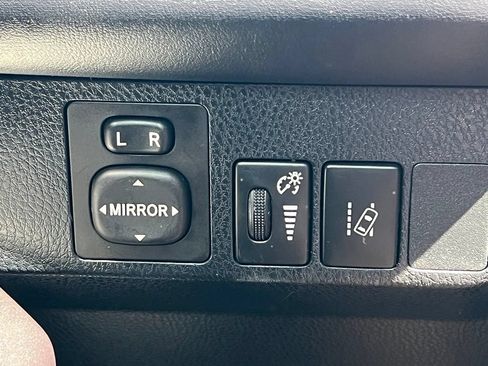 Used 2018 Toyota RAV4 LE AWD/4WD image 19