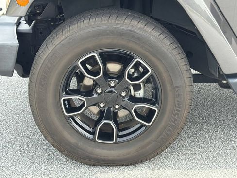 Used 2018 Jeep Wrangler Unlimited Sahara AWD/4WD image 11