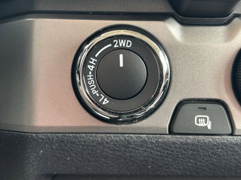 Certified 2018 Toyota Tacoma SR5 image 27