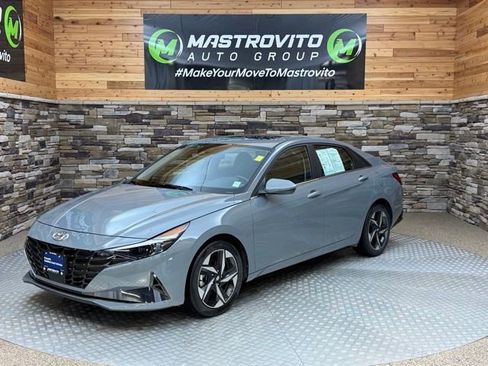 Used 2023 Hyundai Elantra Limited FWD image 5