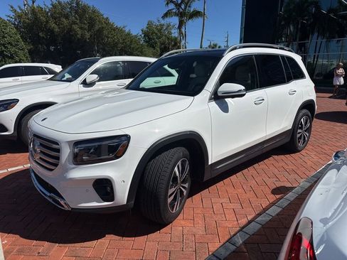 Used 2025 Mercedes-Benz GLB 250 image 2