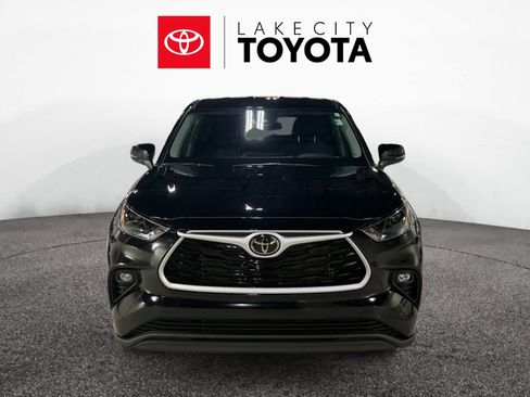 Used 2025 Toyota Highlander LE image 11