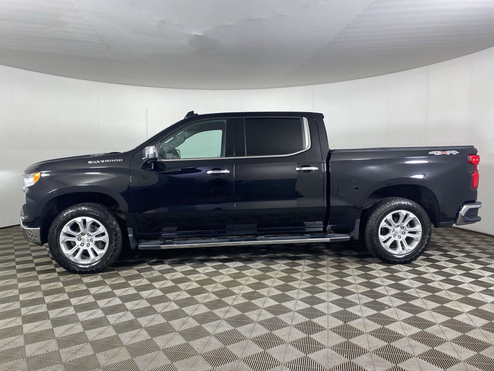 Used 2023 Chevrolet Silverado 1500 LTZ w/ LTZ Convenience Package II AWD/4WD image 4