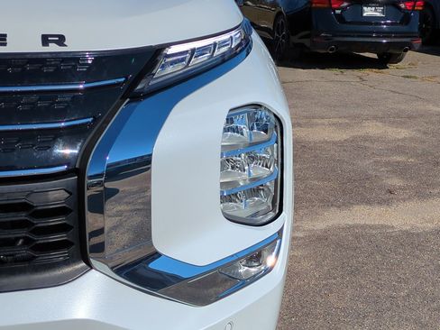 Used 2024 Mitsubishi Outlander SE image 10