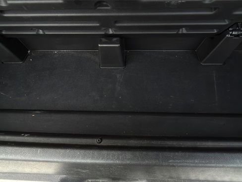 Used 2015 GMC Yukon Denali w/ Premium Package image 16