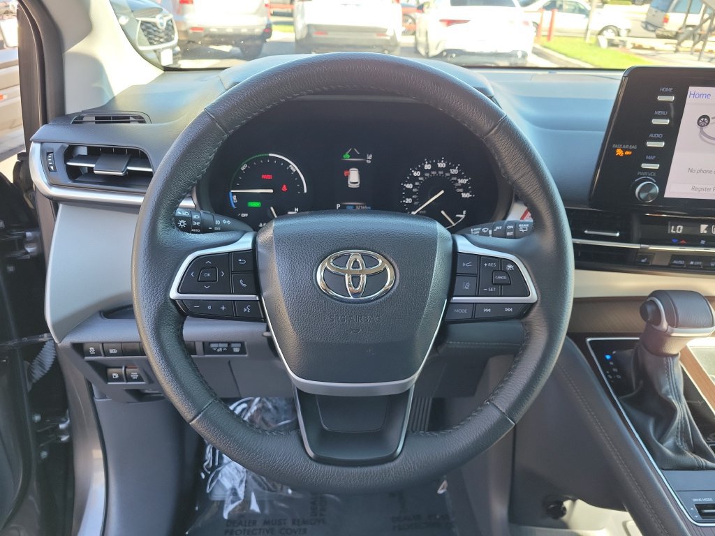Used 2024 Toyota Sienna XLE FWD image 26