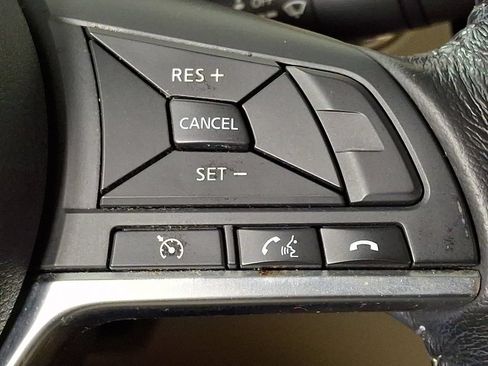 Used 2017 Nissan Rogue SV AWD/4WD image 21