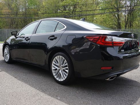 Used 2016 Lexus ES 350 w/ Luxury Package w/Wood Trim FWD image 2