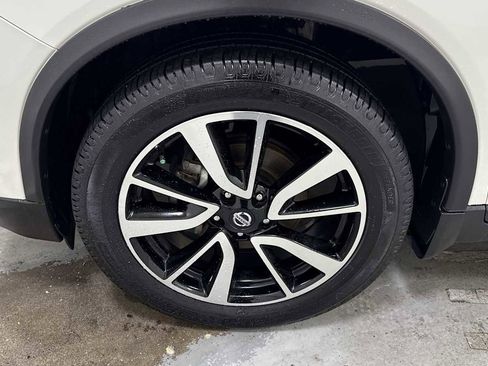 Used 2019 Nissan Rogue SL w/ Premium Package image 10