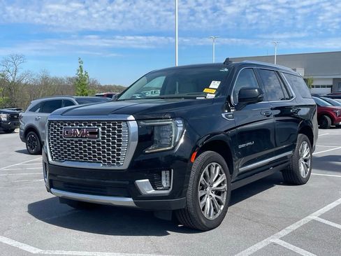 Used 2021 GMC Yukon Denali w/ Denali Premium Package image 3