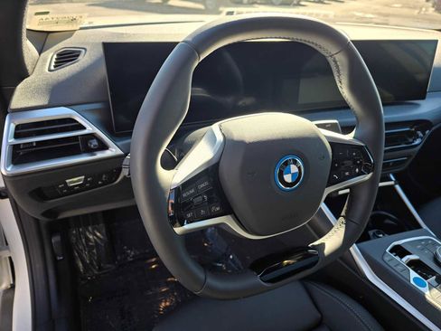 Used 2025 BMW i4 eDrive40 image 26