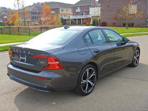 Used 2025 Volvo S60 B5 Core image 4