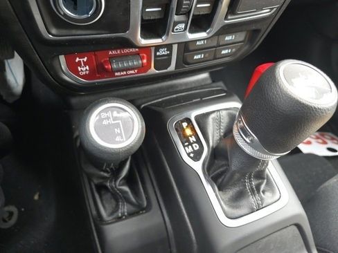 Used 2024 Jeep Wrangler Willys image 19