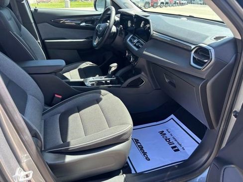 Certified 2025 Chevrolet TrailBlazer LT w/ LT Cold Weather Package AWD/4WD image 21