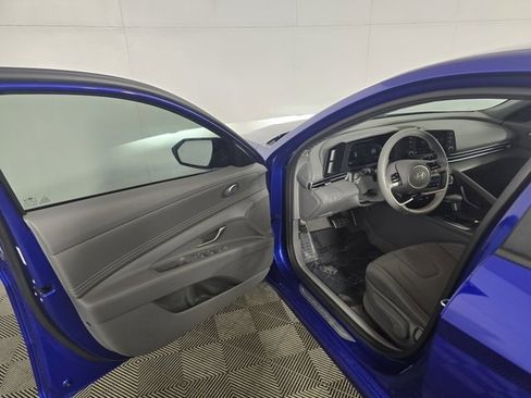 Used 2025 Hyundai Elantra Sport image 9