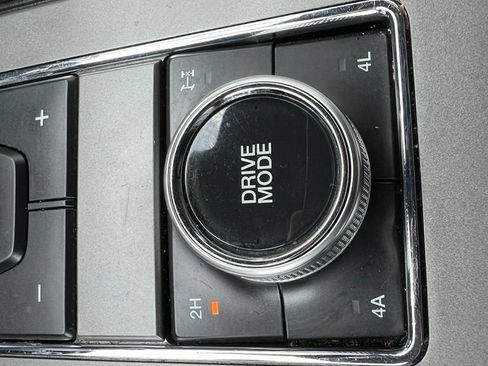 Used 2020 Ford Expedition XLT w/ Equipment Group 202A AWD/4WD image 53