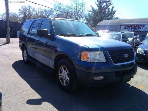 Used 2004 Ford Expedition XLT image 2