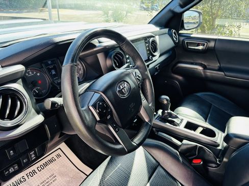 Used 2022 Toyota Tacoma TRD Sport image 25