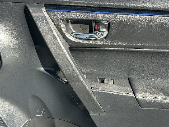 Used 2017 Toyota Corolla SE w/ Carpet Mat Package (TMS) FWD image 13