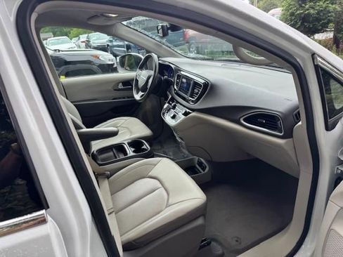 Used 2021 Chrysler Voyager Lxi w/ Cold Weather Group image 15