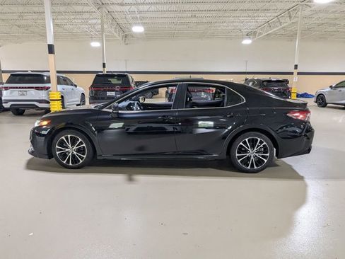 Used 2018 Toyota Camry SE w/ Convenience Package FWD image 5