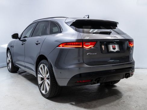 Used 2018 Jaguar F-PACE S image 3