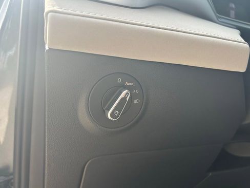 New 2025 Volkswagen Taos SE w/ Panoramic Sunroof Package image 50