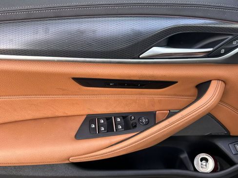 Used 2023 BMW M550i xDrive image 10