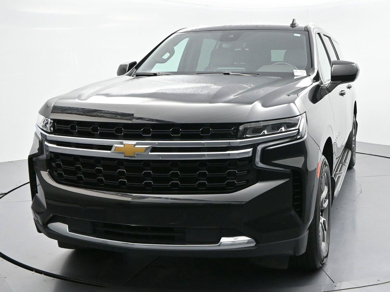 Used 2023 Chevrolet Suburban LS AWD/4WD image 3