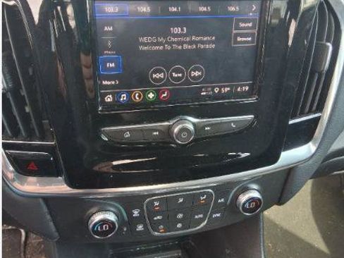 Used 2023 Chevrolet Traverse LT FWD image 4